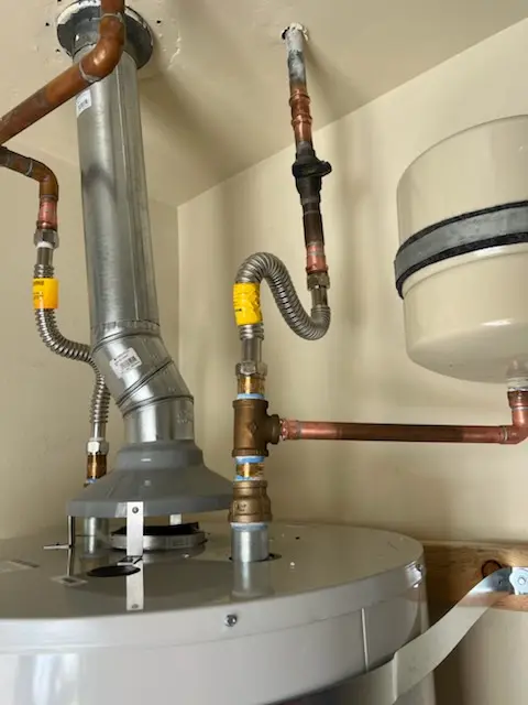 Water heater installation and plumbing repair in East Hartford Gardens